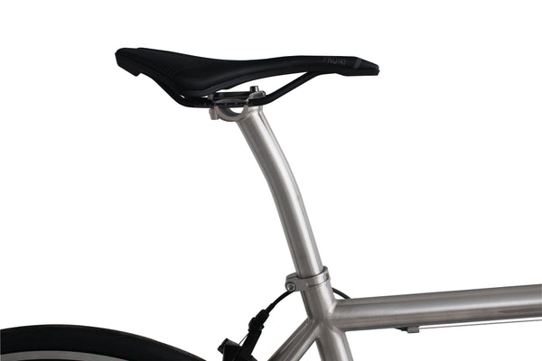 TITANIUM 700C ROAD BIKE