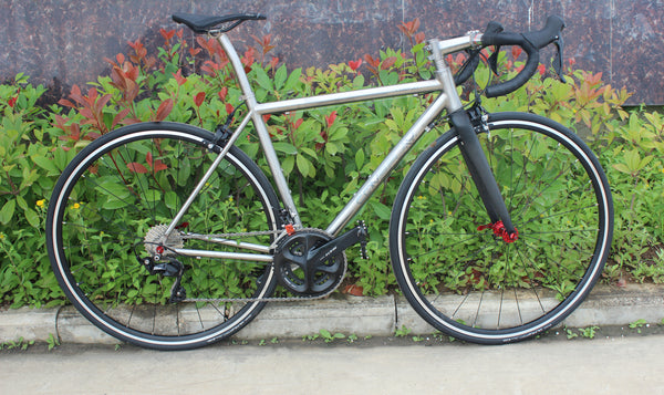 TITANIUM 700C ROAD BIKE