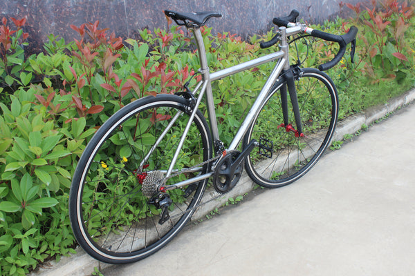 TITANIUM 700C ROAD BIKE