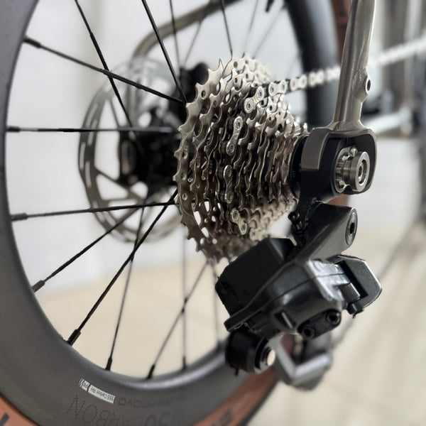 HEXATI T18 ELite Thru-Axle – 8.6kg Full-Titanium Folding Bike | L-TWOO ER9 Electronic Shifting, Hydraulic Disc Brakes, Carbon Wheels – T Line Gravel Upgrade